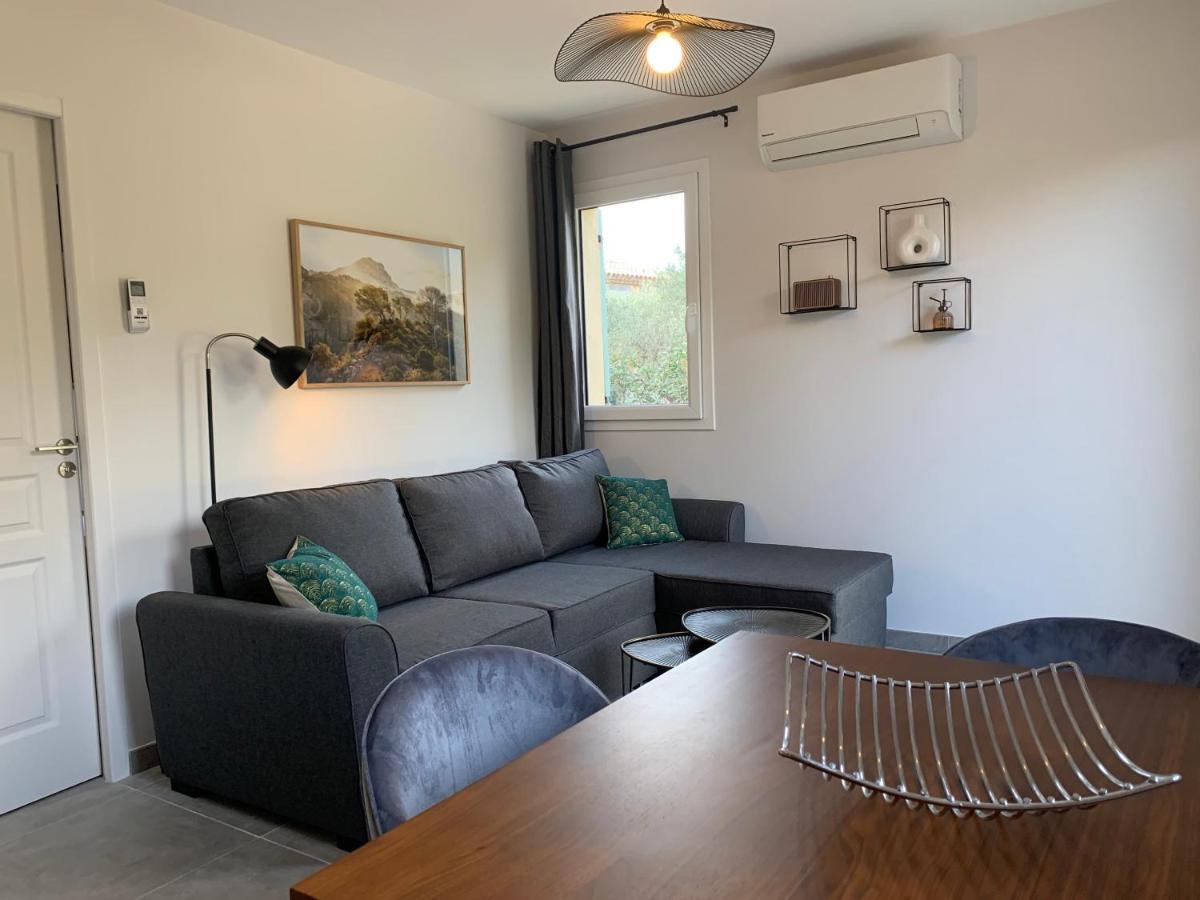 Le Cabanon De Livia Avec Piscine Privee Βίλα Cucuron Εξωτερικό φωτογραφία