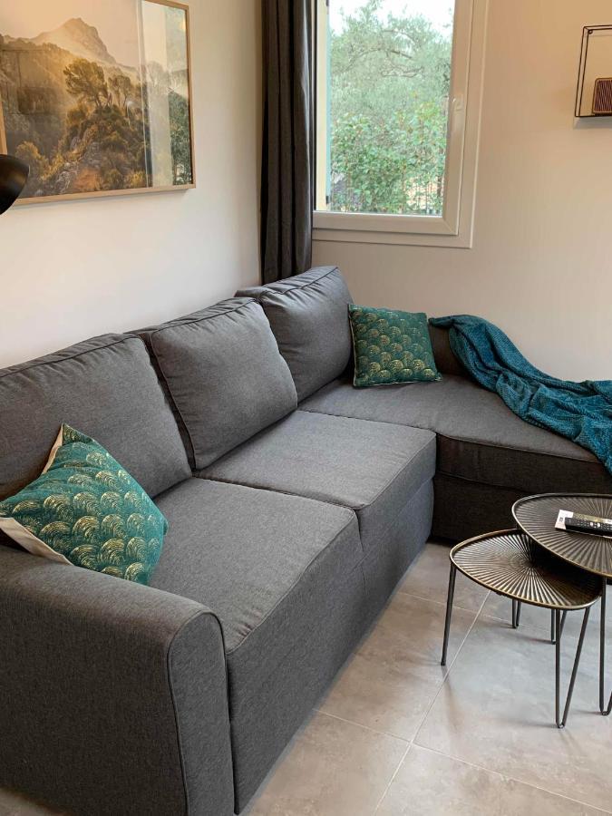 Le Cabanon De Livia Avec Piscine Privee Βίλα Cucuron Εξωτερικό φωτογραφία