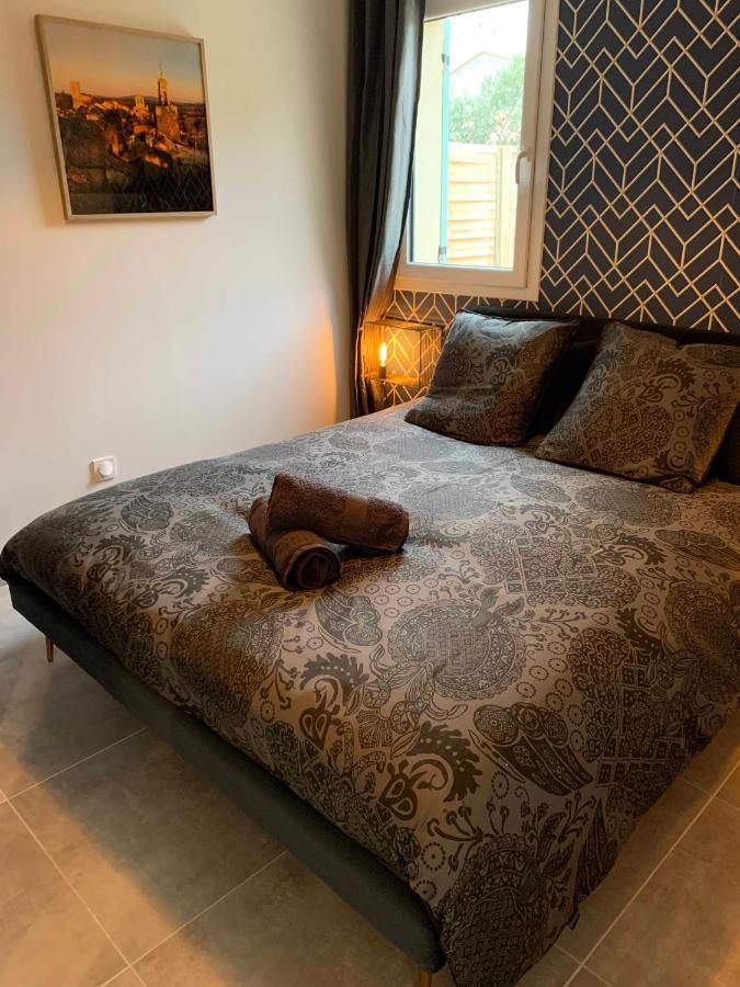 Le Cabanon De Livia Avec Piscine Privee Βίλα Cucuron Εξωτερικό φωτογραφία